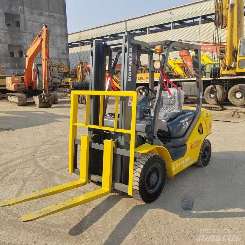 Komatsu FD 30 柴油卡車