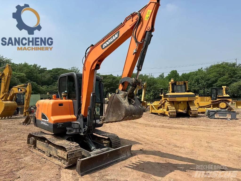 Doosan DX 60 小型挖土機/掘鑿機<7t(小型挖掘機)
