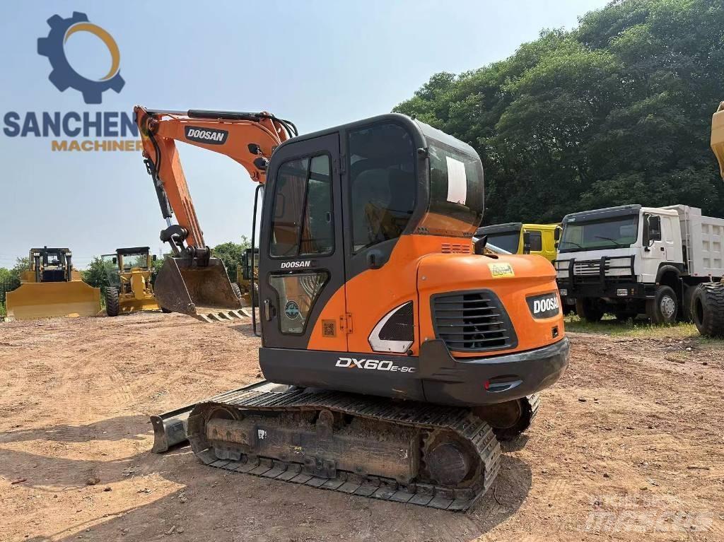 Doosan DX 60 小型挖土機/掘鑿機<7t(小型挖掘機)
