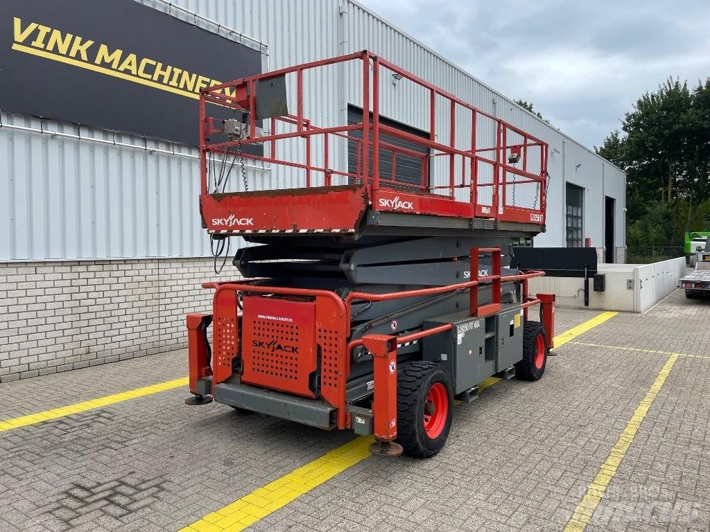 SkyJack SJ 9250 RT 剪式升降機