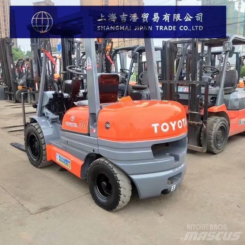 Toyota 6 F 柴油卡車
