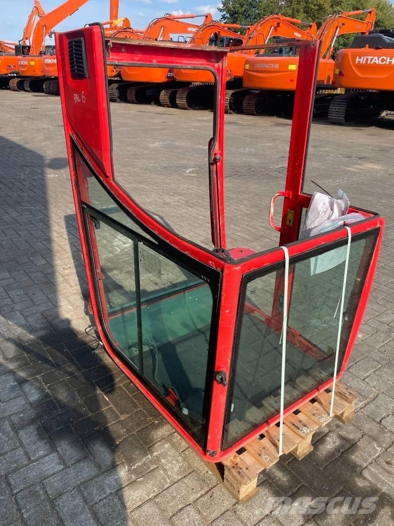 Volvo ECR25D 駕駛室與內部