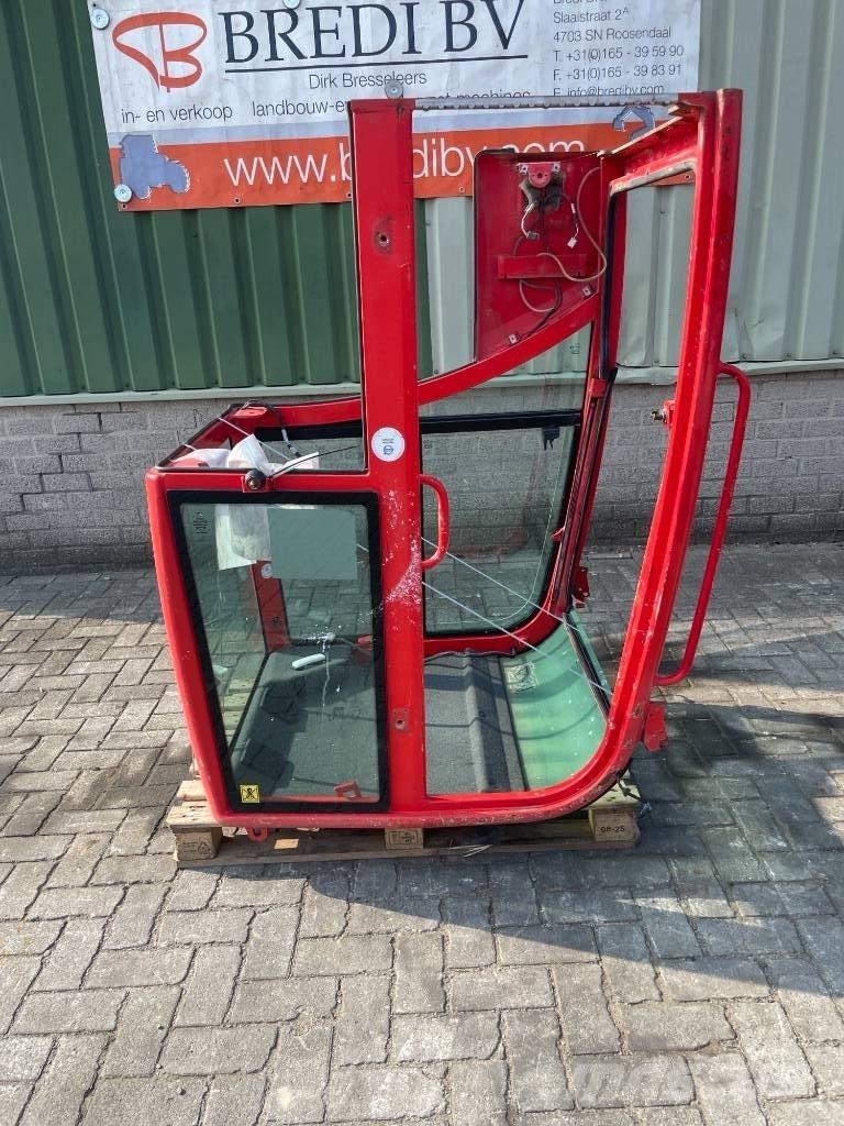 Volvo ECR25D 駕駛室與內部