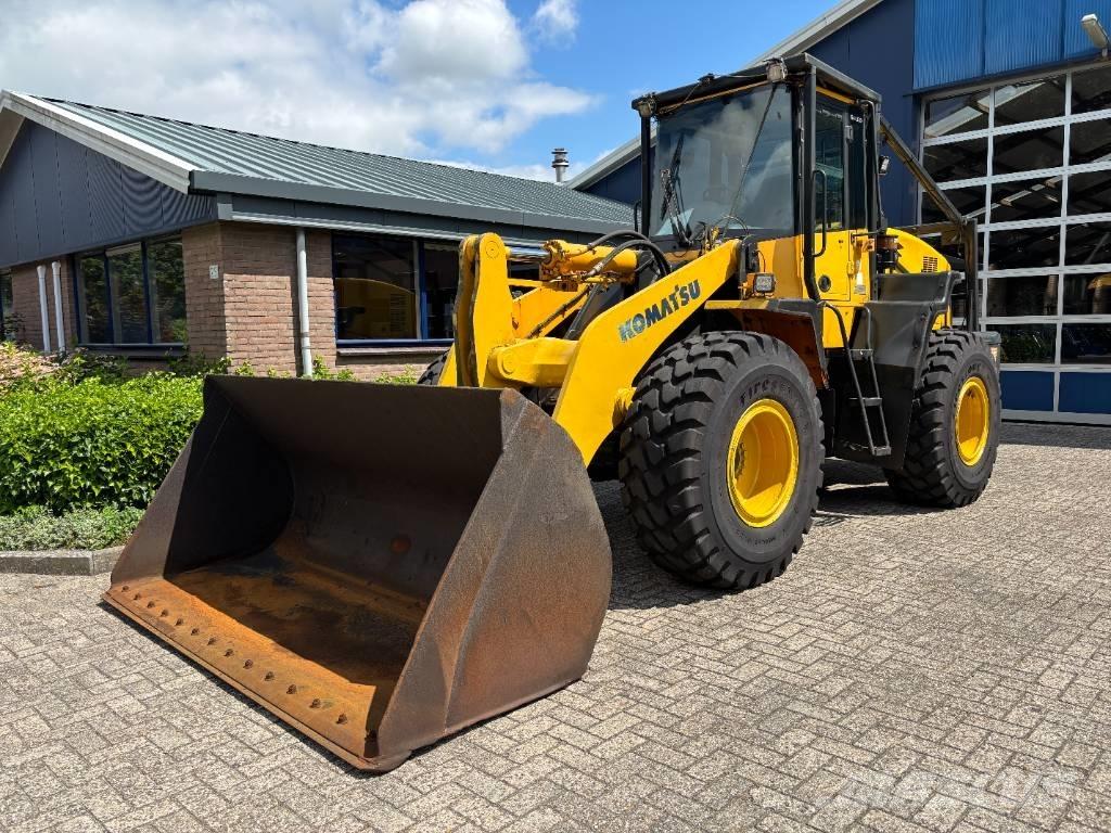 Komatsu WA 320-5 輪胎式裝載機