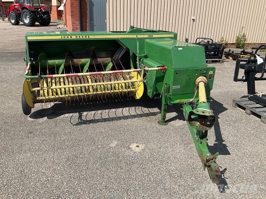 John Deere 440 方形打捆機