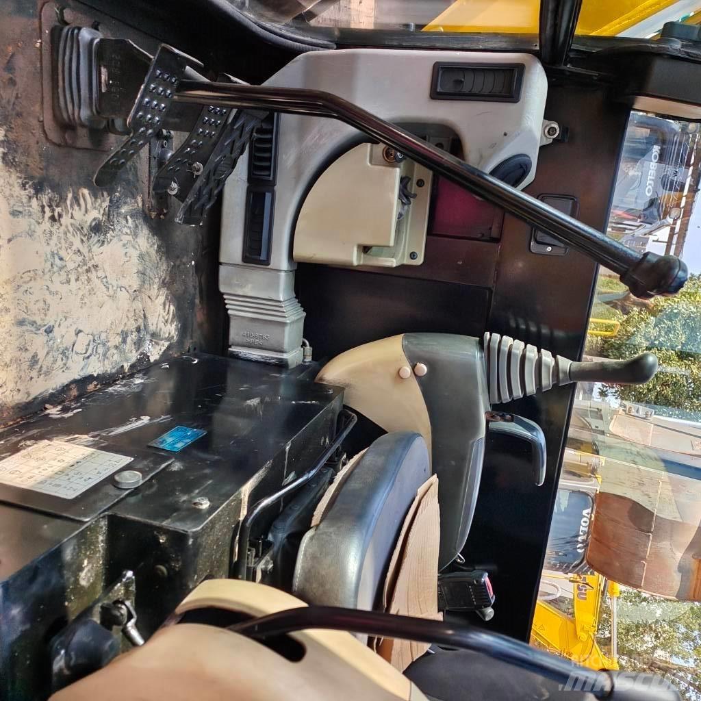 CAT 305.5 E 小型挖土機/掘鑿機<7t(小型挖掘機)
