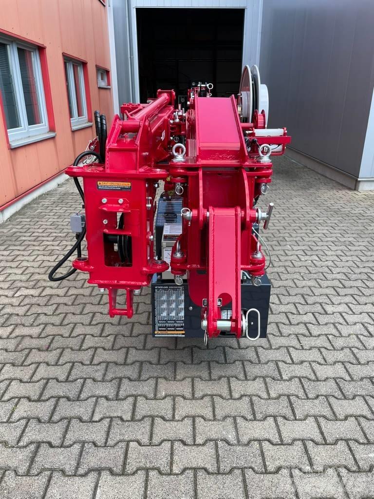 Unic URW-295-2 小型起重機