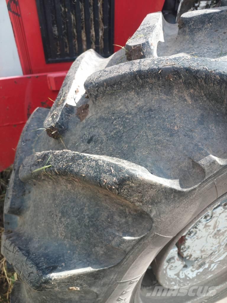 Massey Ferguson 2725 曳引機