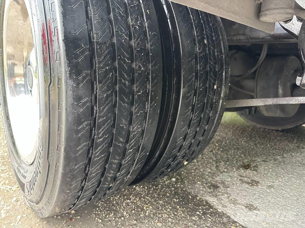 Freightliner M2 救護車
