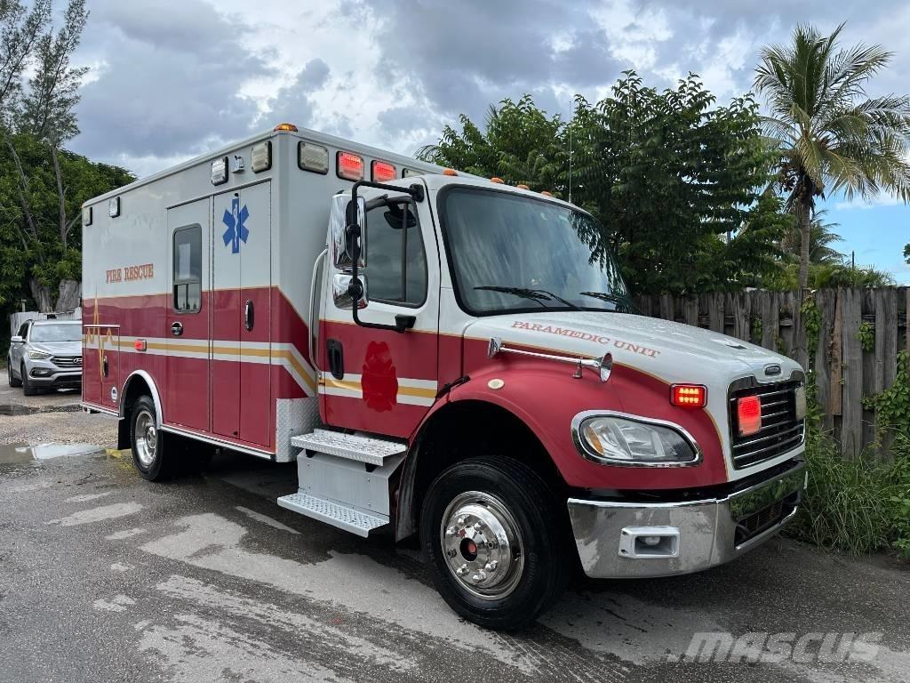 Freightliner M2 救護車