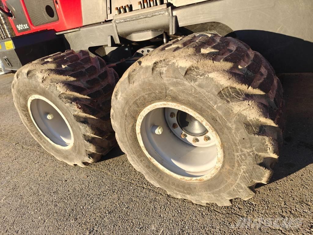 Komatsu 901 XC 收穫機