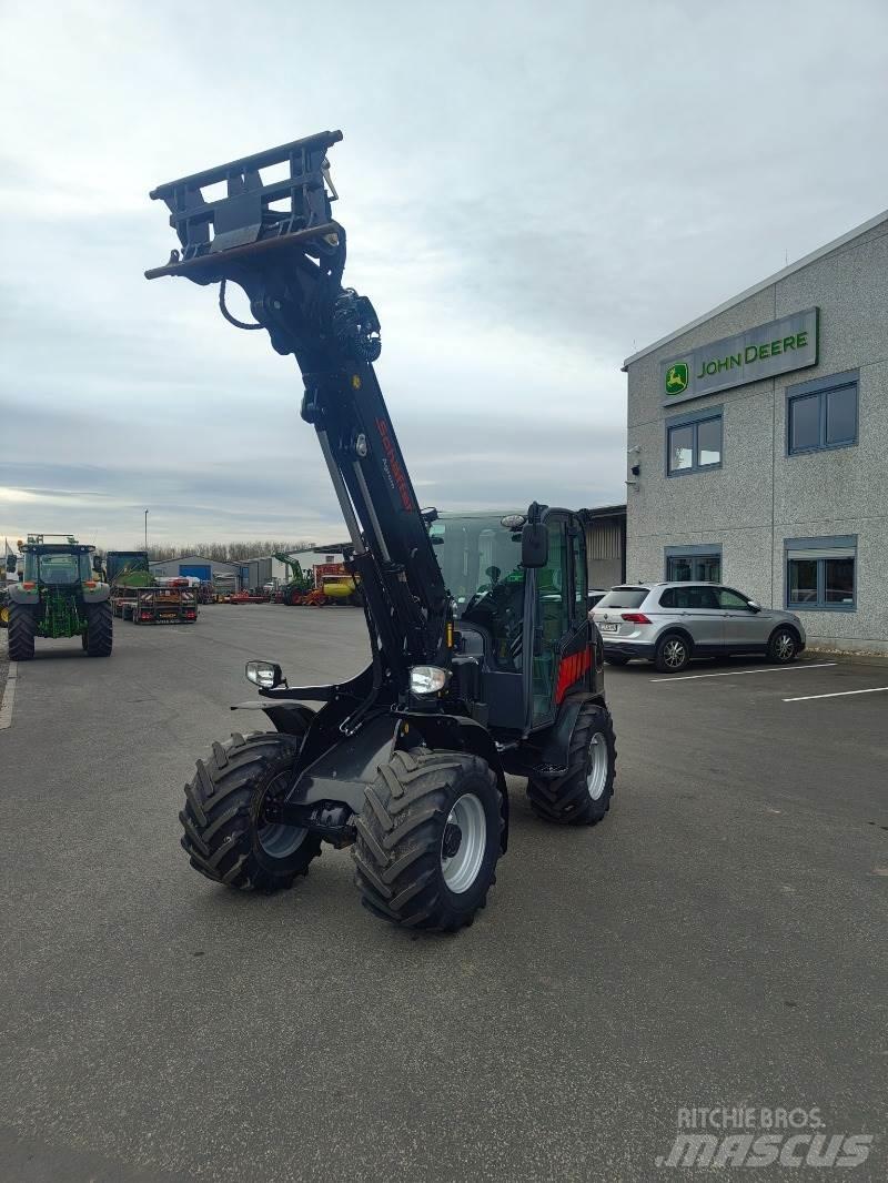 Schäffer 4670T 伸縮臂操作車