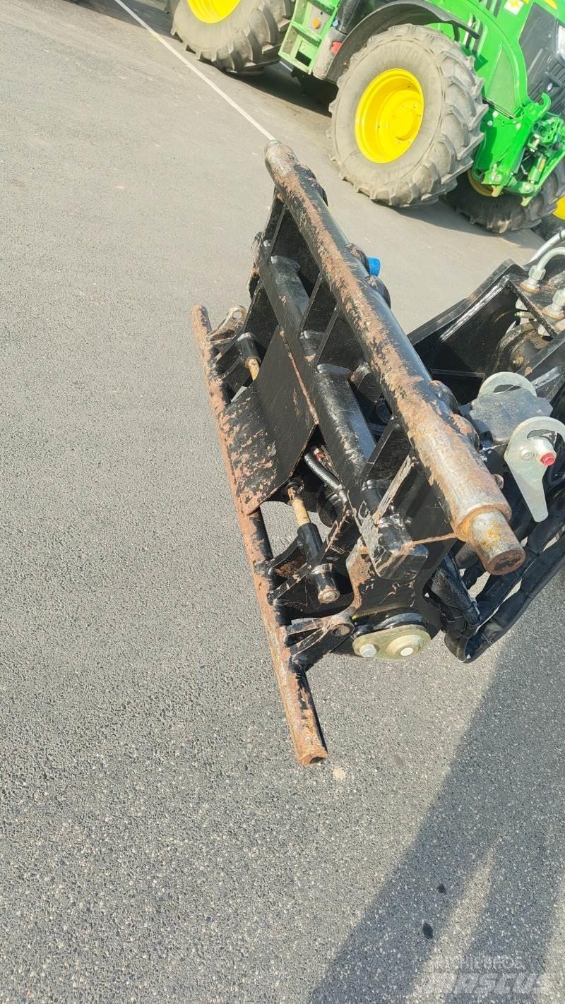 Schäffer 4670T 伸縮臂操作車