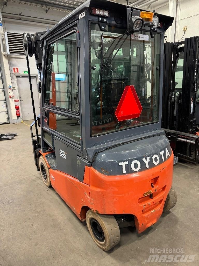 Toyota 8FBMKT25 電動堆高機