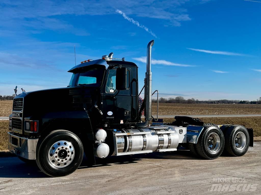 Mack Pinnacle 曳引機組件