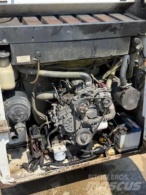 Bobcat 553 滑移轉向裝載機