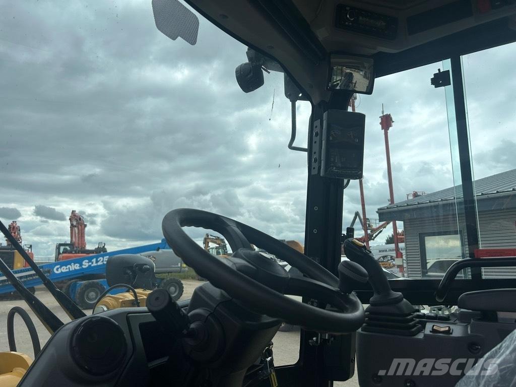 CAT 906 輪胎式裝載機