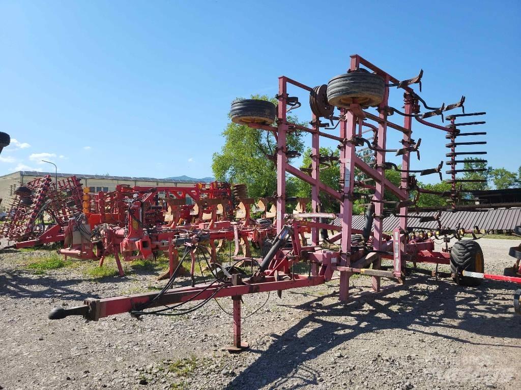 Väderstad Cultus 700 中耕管理機