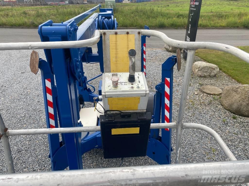 UpRight TL38 拖車裝載高空作業平台