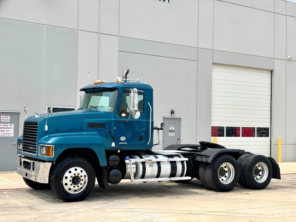 Mack Pinnacle 曳引機組件