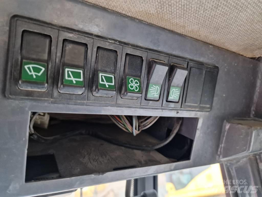Hamm HD 110 K 膠輪滾壓機