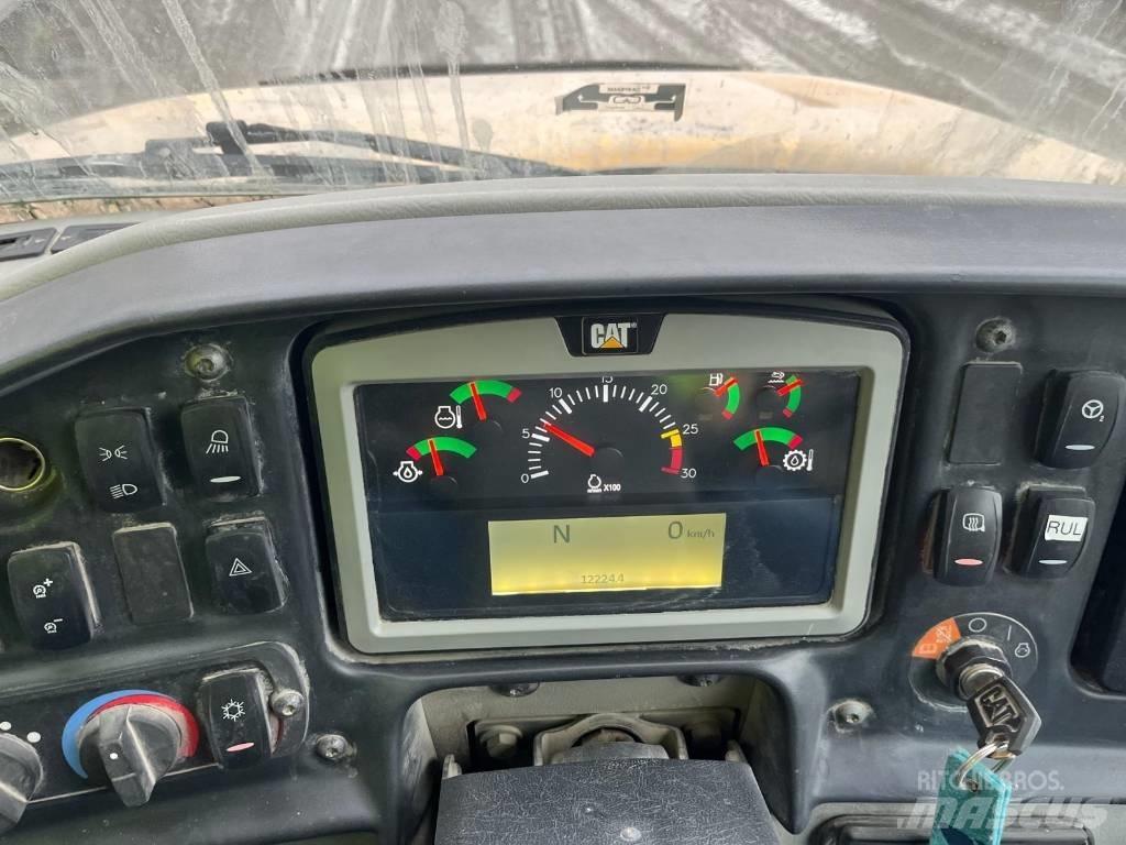 CAT 730 C 鉸接式起吊車