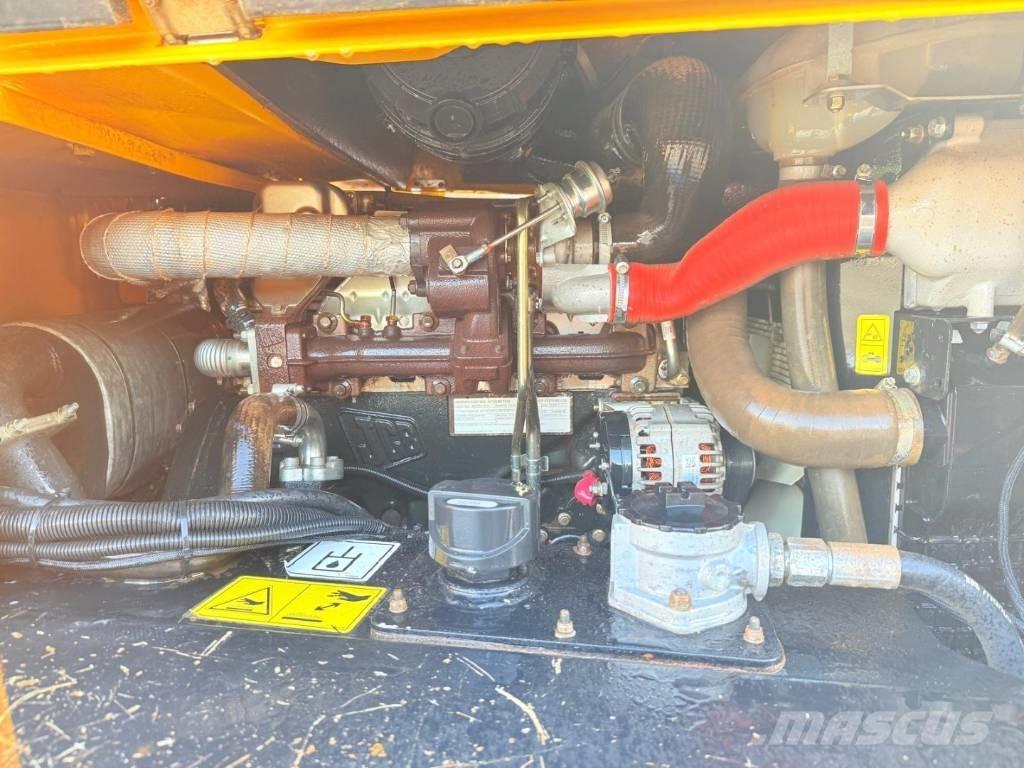 JCB 6 T 側卸礦車