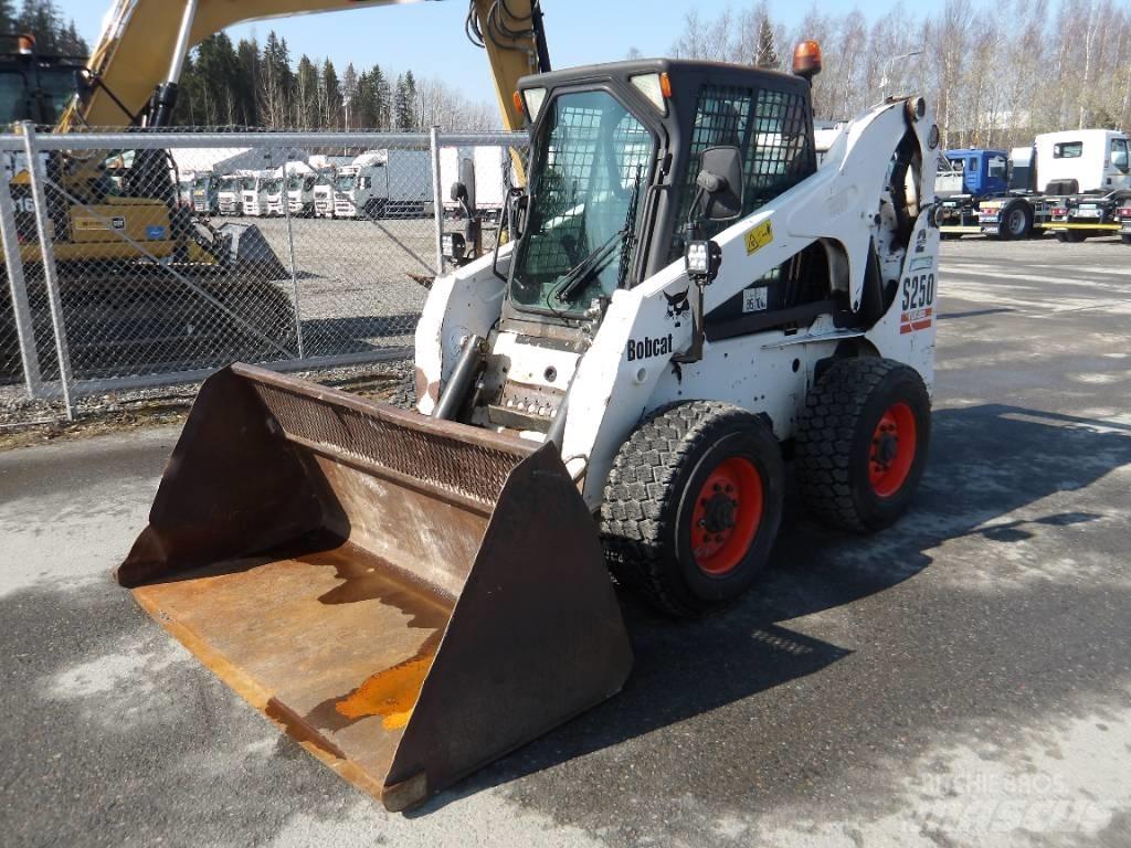 Bobcat S250 滑移轉向裝載機