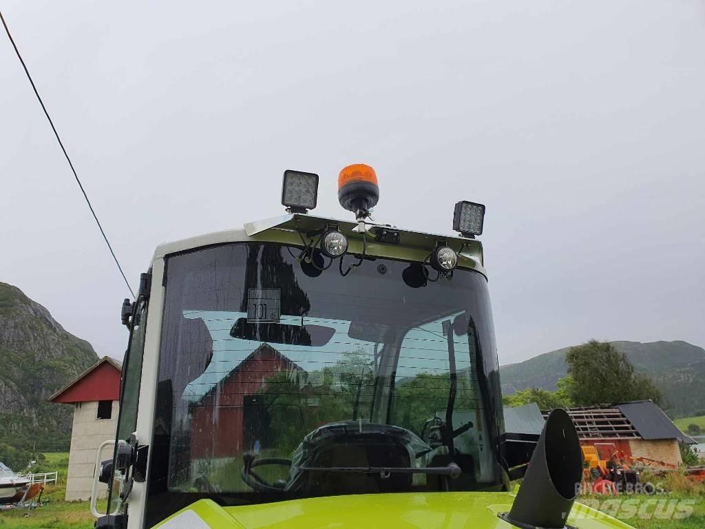 CLAAS TORION 530 前端裝載機和挖掘機