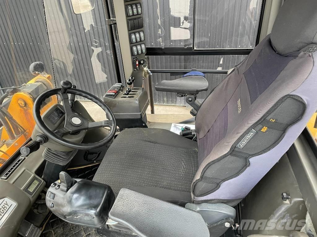 Ljungby L 13 輪胎式裝載機