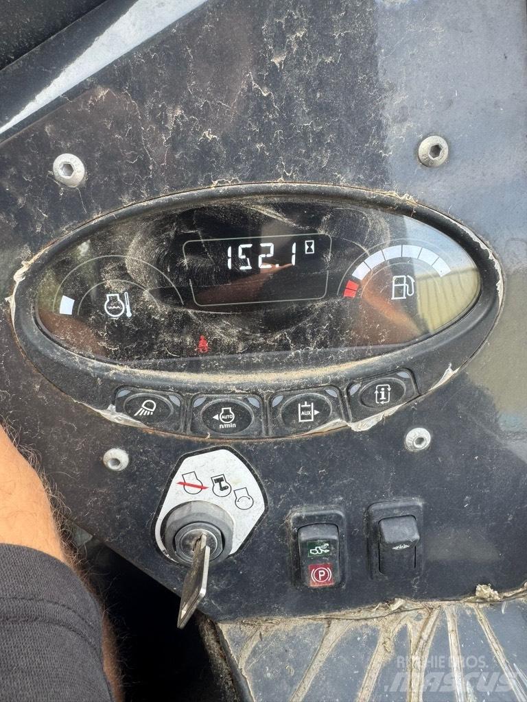 Bobcat L 28 小型裝載機