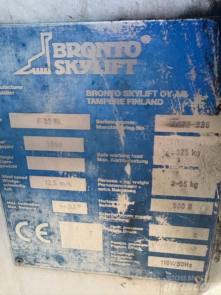 Bronto F32 RL 卡車裝載高空作業車