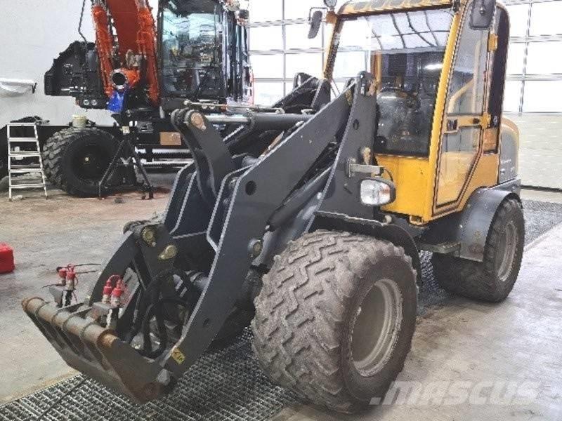 Eurotrac W13 滑移轉向裝載機