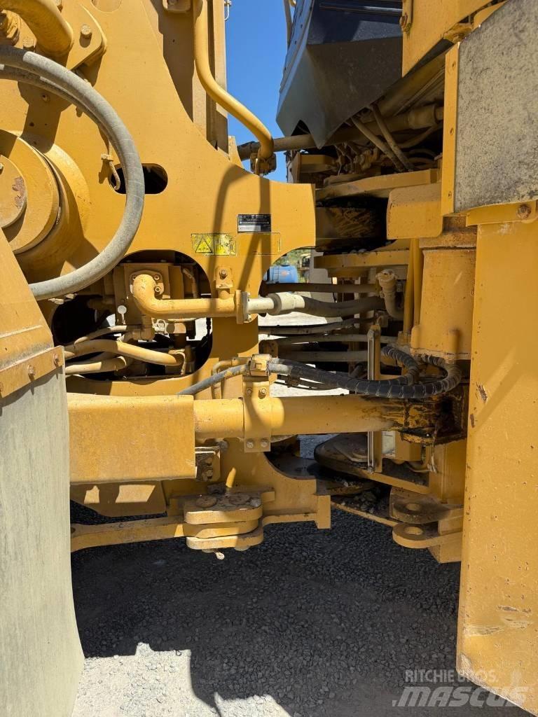 CAT 988 H 輪胎式裝載機
