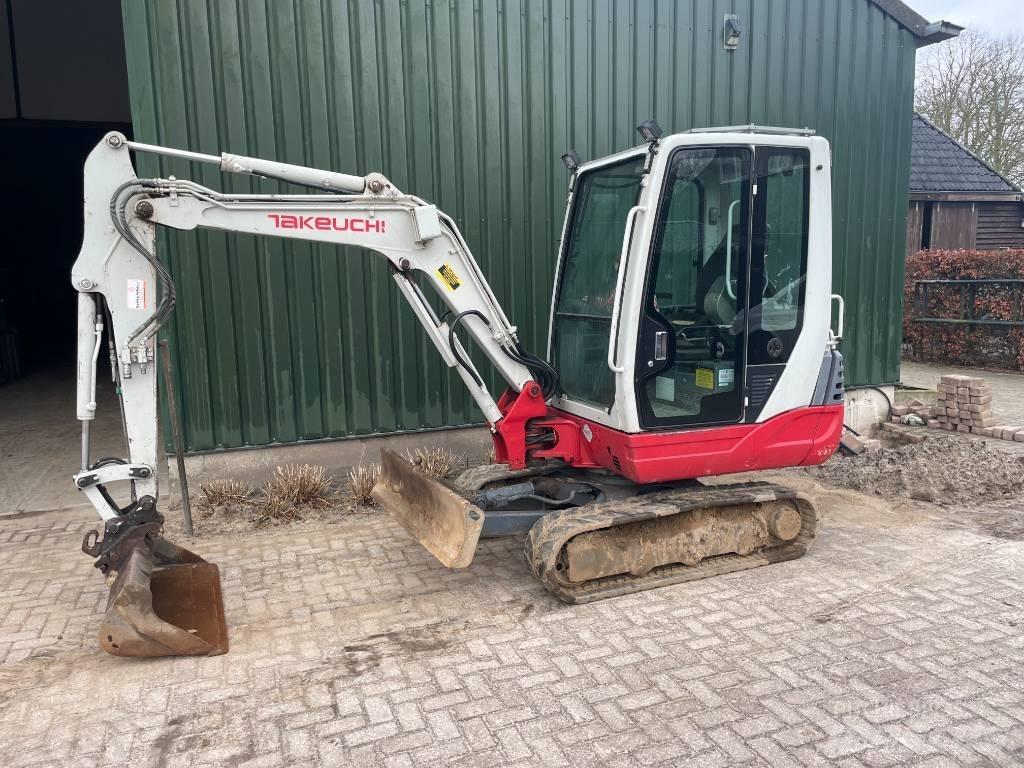 Takeuchi TB 228 小型挖土機/掘鑿機<7t(小型挖掘機)