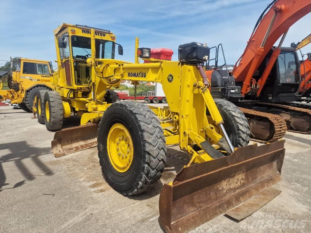 Komatsu GD 521 A-1 平土機