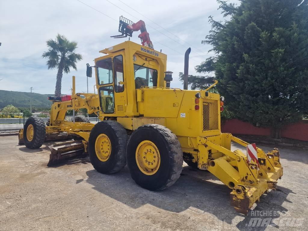 Komatsu GD 521 A-1 平土機