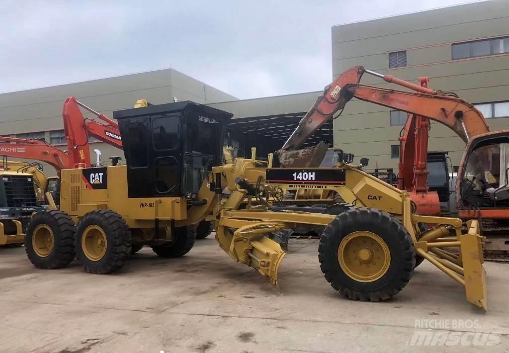 CAT 140 K 平土機