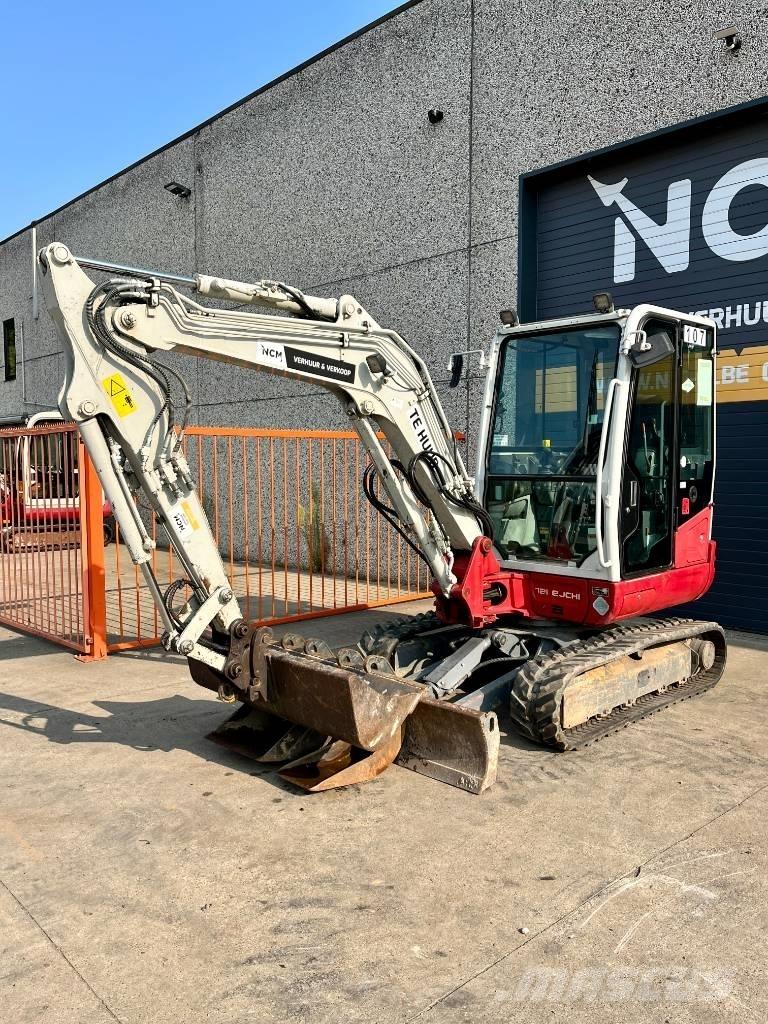 Takeuchi TB 235 小型挖土機/掘鑿機<7t(小型挖掘機)