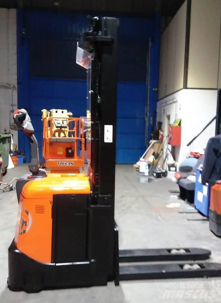 BT SPE 160 行走控制式堆積機