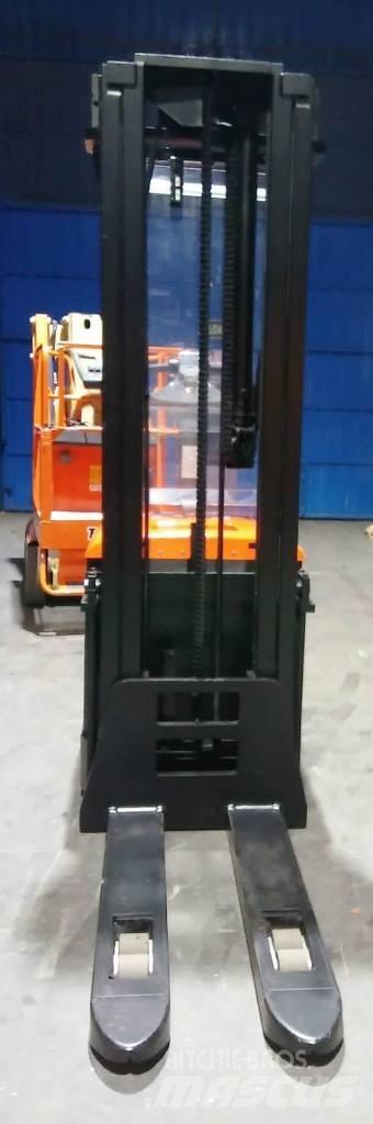 BT SPE 160 行走控制式堆積機