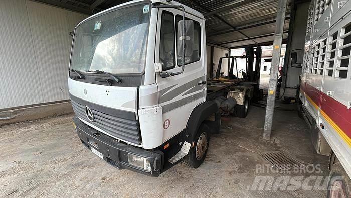 Mercedes-Benz 711 其他貨車