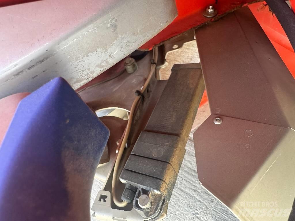 Kuhn Axis 30.1 W 礦物撒布機