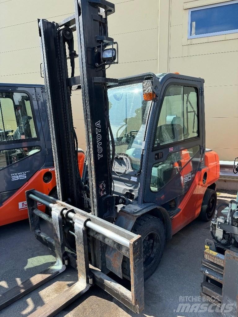 Toyota 02-8FDF30 柴油卡車