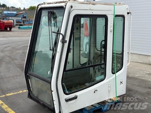 Liebherr CAB SERIE B 駕駛室與內部