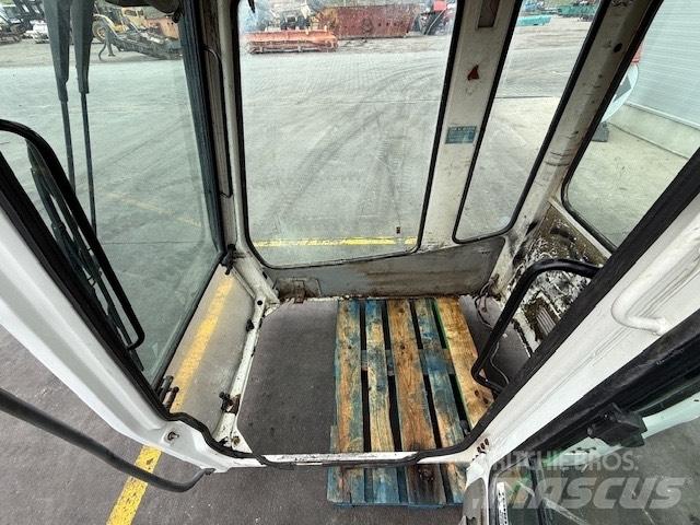 Liebherr CAB SERIE B 駕駛室與內部