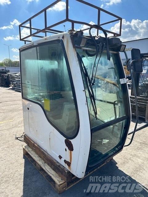 Liebherr R 914 C CAB 駕駛室與內部