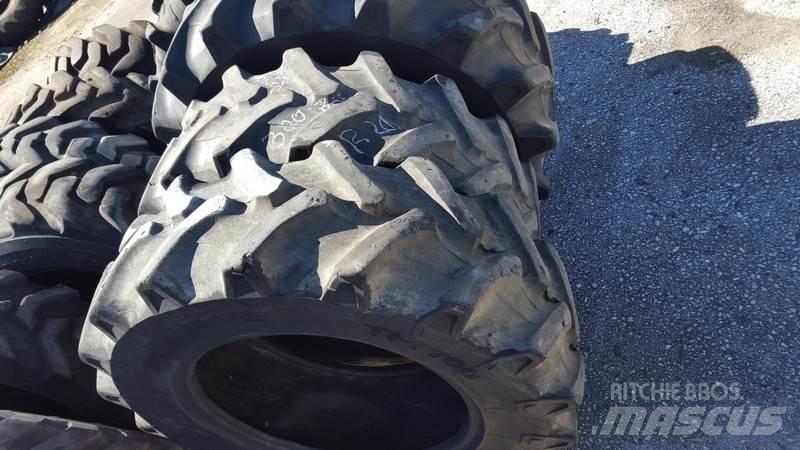  Pneus 300/70R20 輪胎、車輪和輪圈