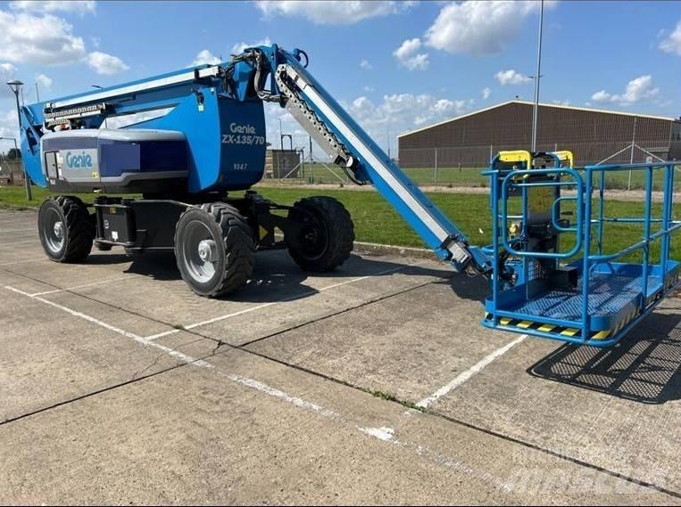 Genie ZX 135/70 曲臂高空作業車