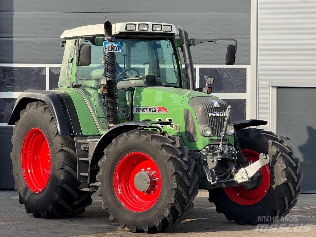 Fendt 820 Vario TMS 曳引機